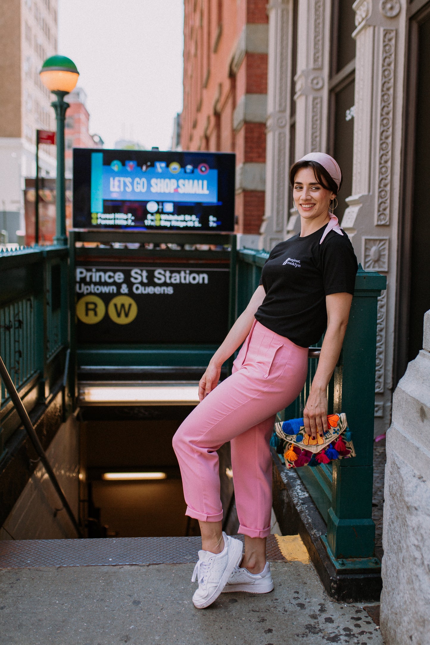 Tee Bonjour Brooklyn wom