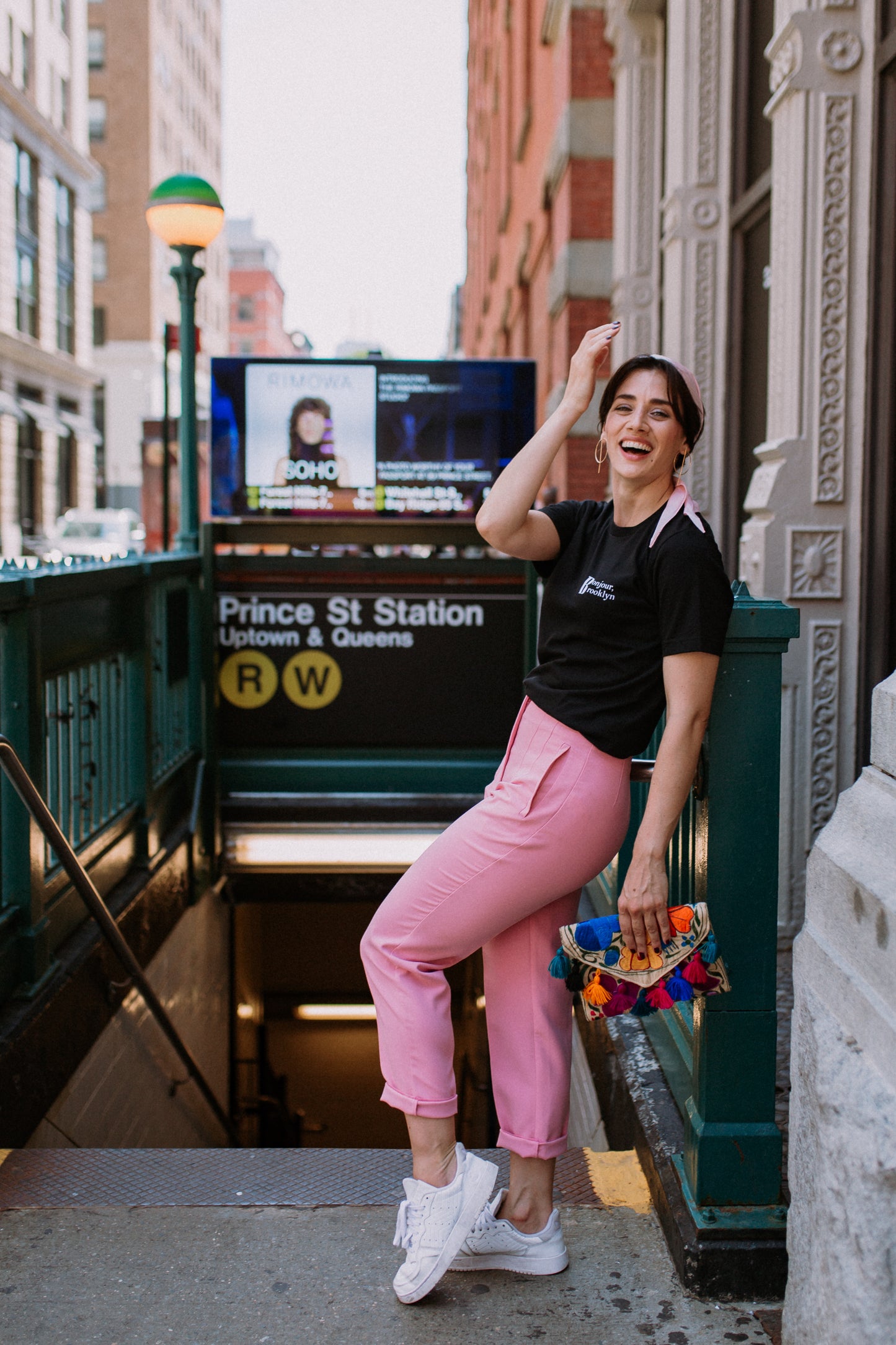 Tee Bonjour Brooklyn wom